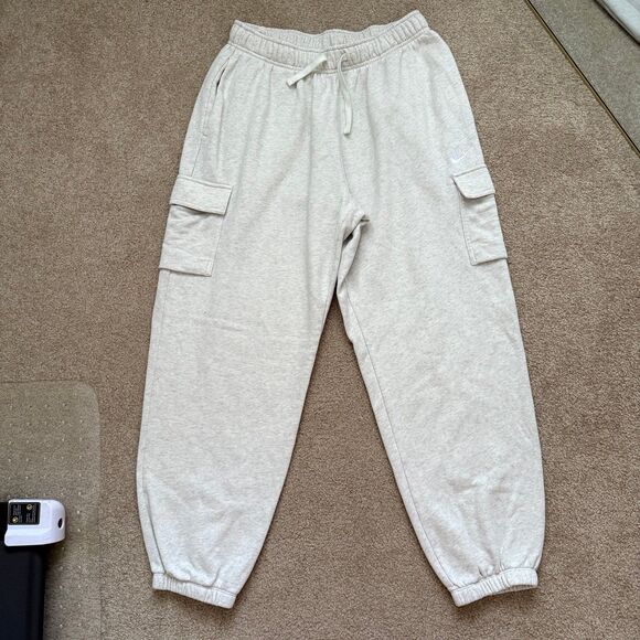 Nike Sportswear Club Fleece Women’s Oversized Cargo Sweatpants Joggers Medium - Picture 1 of 10